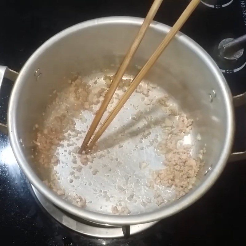 Step 2 Sautéed Tomato and Greens Rice Noodles with Minced Meat