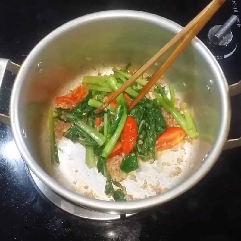 Step 2 Sautéed Tomato and Greens Rice Noodles with Minced Meat