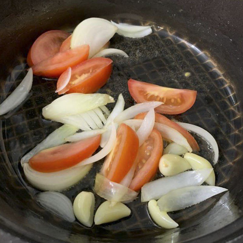 Step 3 Stir-fry tomatoes with potatoes Stir-fried potatoes with tomatoes