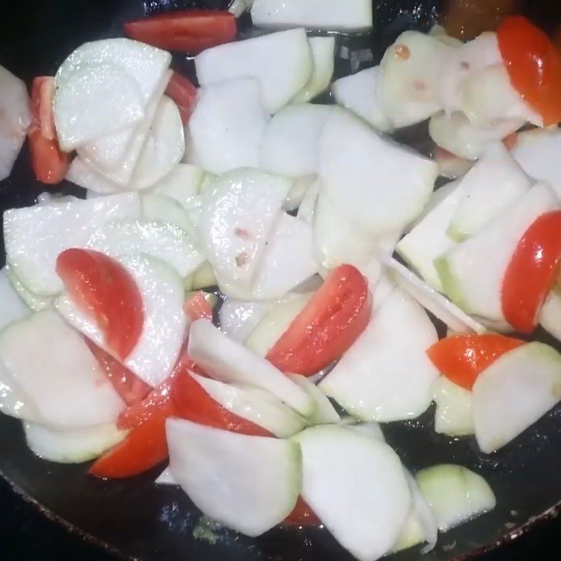 Step 3 Stir-fried tomatoes with kohlrabi Kohlrabi stir-fried with tomatoes