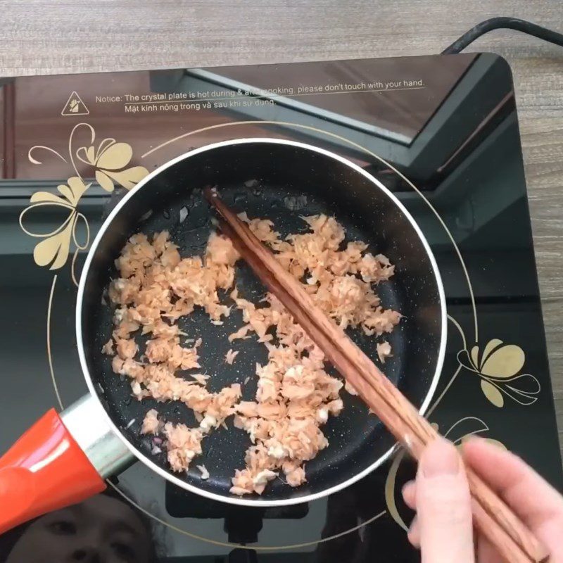 Step 4 Stir-fry salmon and puree vegetables Salmon porridge using a slow cooker