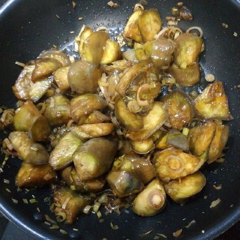 Step 2 Stir-fried eggplant with lemongrass Eggplant stir-fried with lemongrass