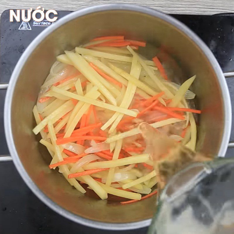 Step 2 Cook the udon broth for Cheese Curry Udon Noodles