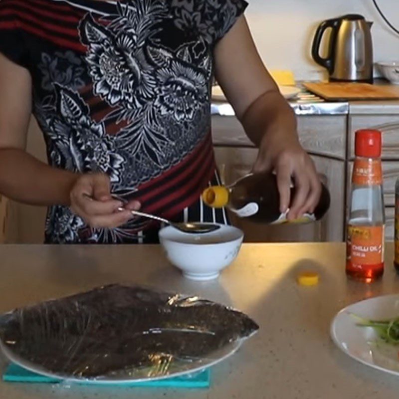 Step 3 Making soy sauce for steamed flounder