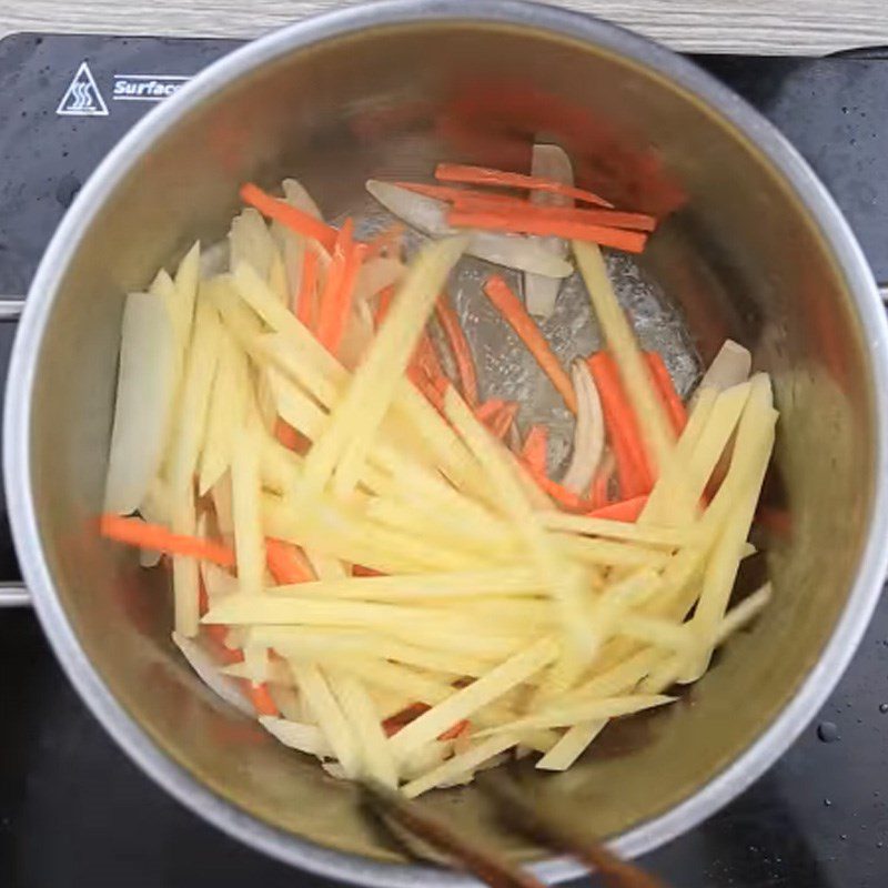 Step 2 Cook the udon broth for Cheese Curry Udon Noodles