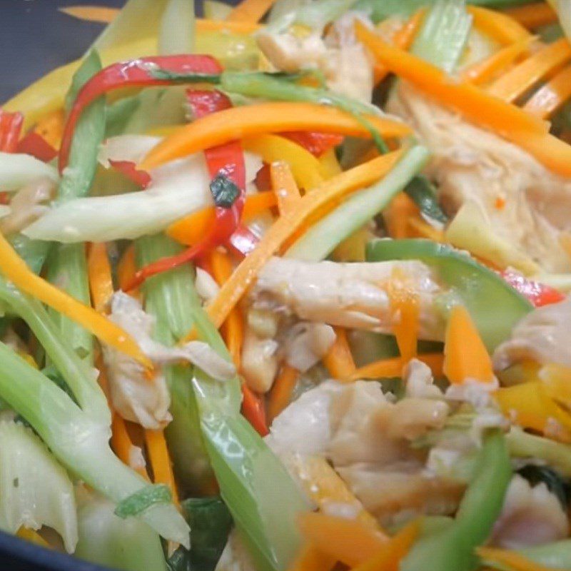 Step 6 Stir-fry the other ingredients Spicy Chicken Noodles