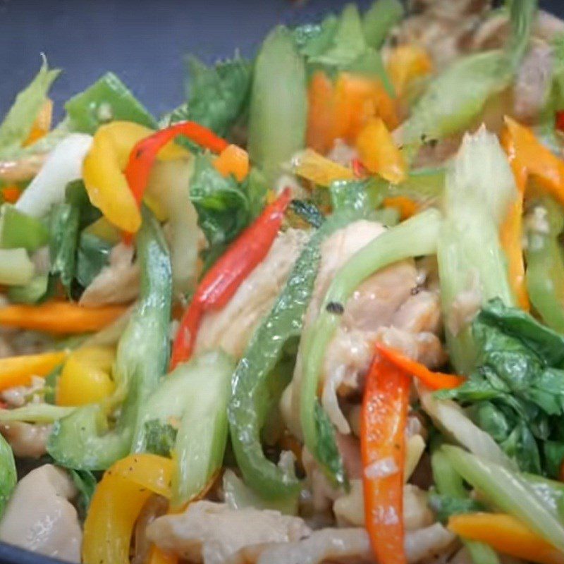 Step 6 Stir-fry the other ingredients Spicy Chicken Noodles