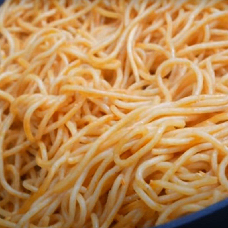 Step 6 Stir-fry the other ingredients Spicy Chicken Noodles