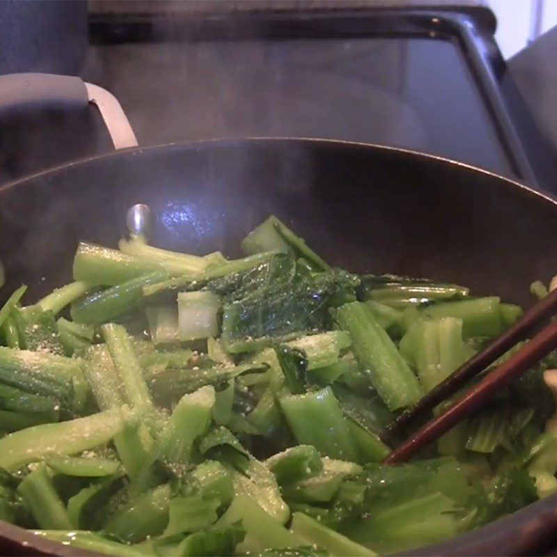 Step 3 Stir-fried mustard greens Stir-fried mustard greens with garlic