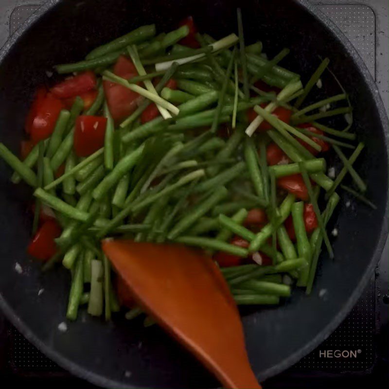 Step 2 Stir-fried green beans and tomatoes Stir-fried green beans with tomatoes