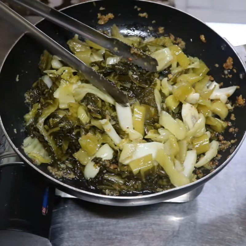 Step 5 Stir-fried sour pickles Hủ tiếu hồ