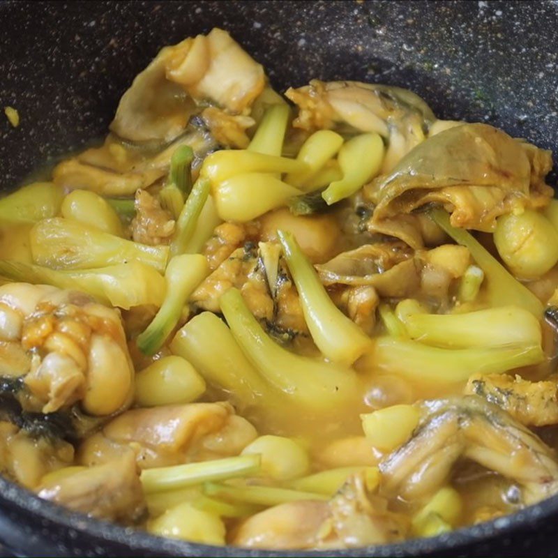 Step 2 Stir-fry frog and scallions Stir-fried frog with scallions
