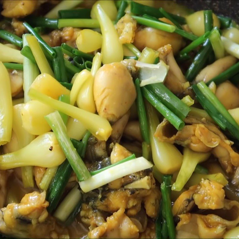 Step 2 Stir-fried frog and scallion