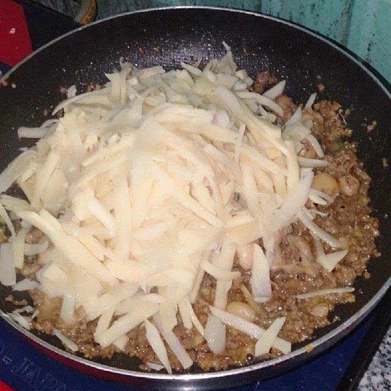 Step 3 Stir-fried frog with bamboo shoots Stir-fried frog with bamboo shoots