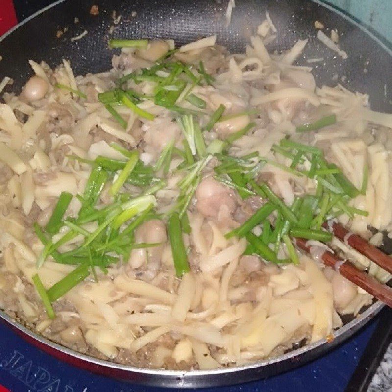 Step 3 Stir-fried frog with bamboo shoots Stir-fried frog with bamboo shoots