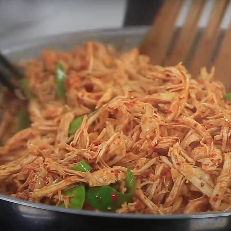 Step 4 Stir-fry chicken for dried chicken using a microwave
