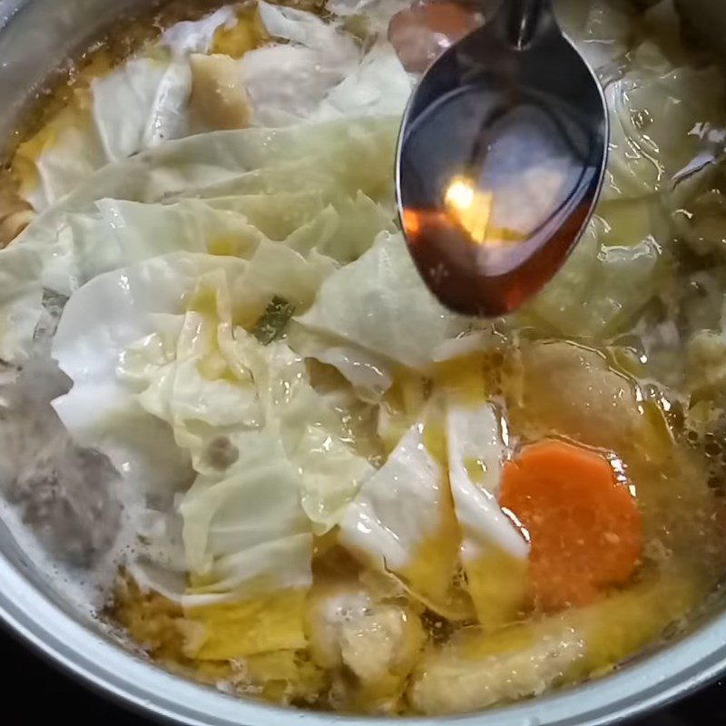 Step 3 Stir-fry chicken for chicken noodle soup
