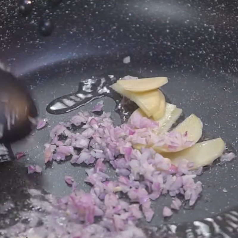 Step 2 Stir-fry the rice and cook Pigeon Rice