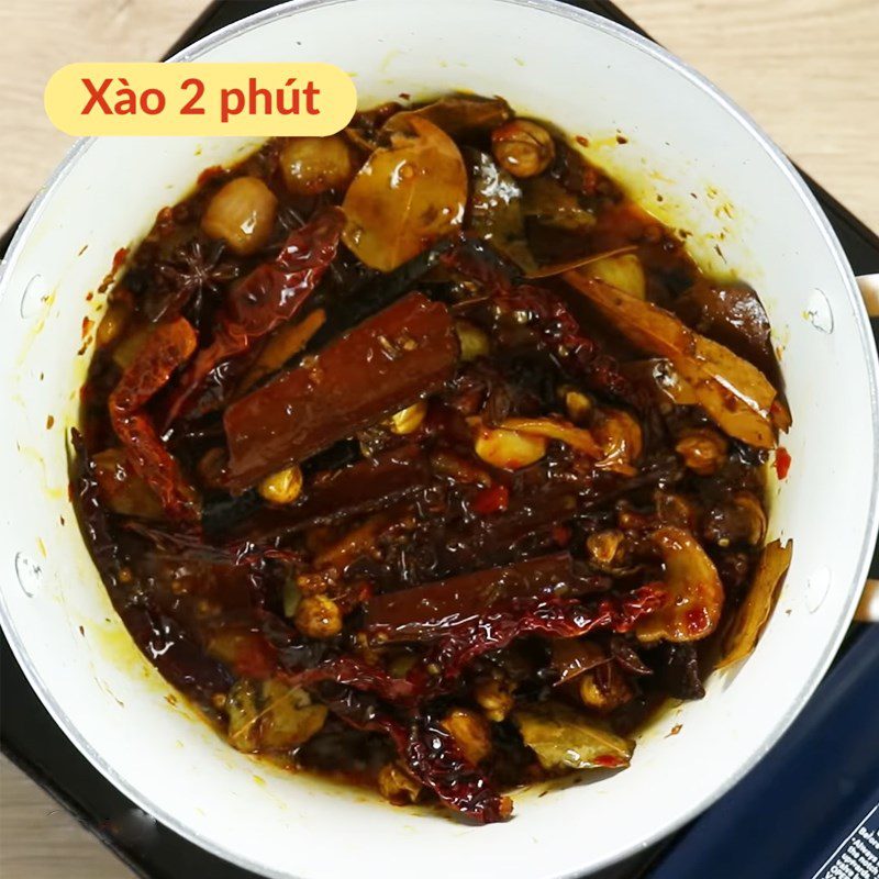 Step 2 Stir-fry dry spices Spicy sour vermicelli Trùng Khánh
