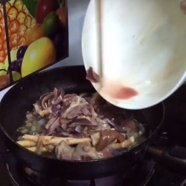Step 2 Stir-fried chicken intestines Chicken porridge