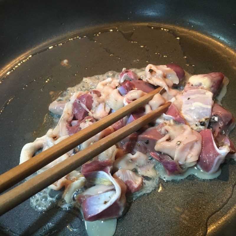 Step 2 Stir-fried chicken innards with bok choy Stir-fried bok choy with chicken innards