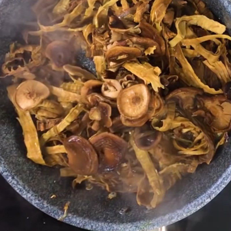 Step 3 Stir-fried bamboo shoots with chicken vermicelli