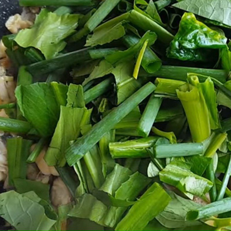 Step 4 Stir-fry bamboo shoots with frog and Vietnamese mint Frog stir-fried with bamboo shoots and Vietnamese mint