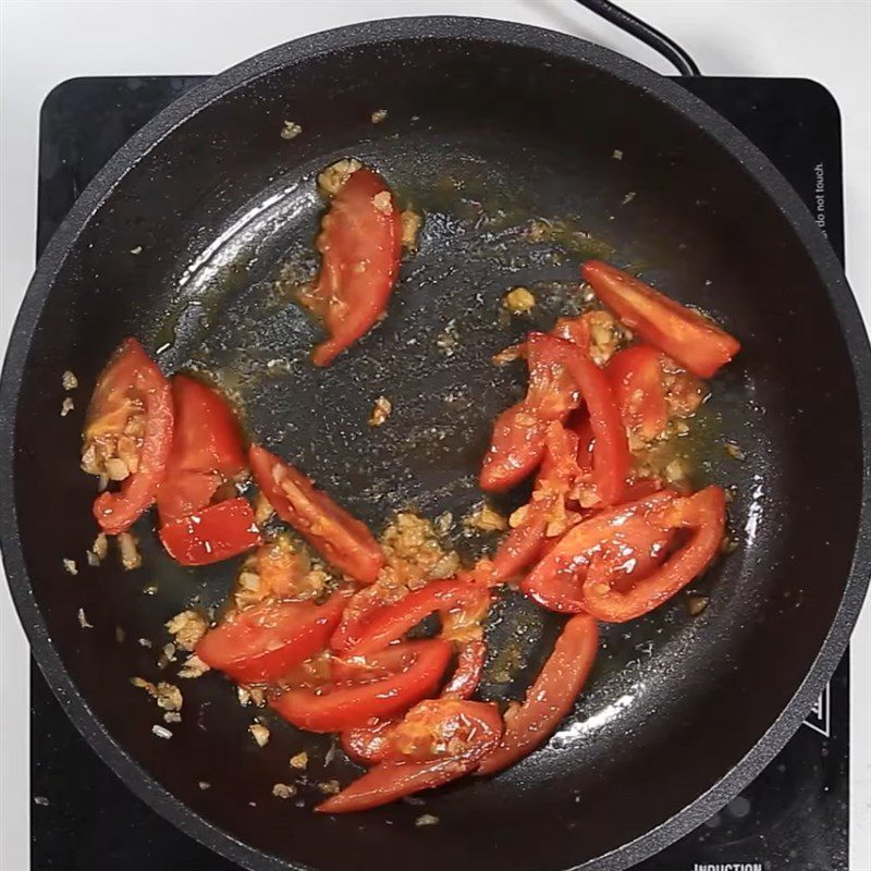 Step 3 Stir-fry chicken gizzards Chicken gizzards stir-fried with tomatoes