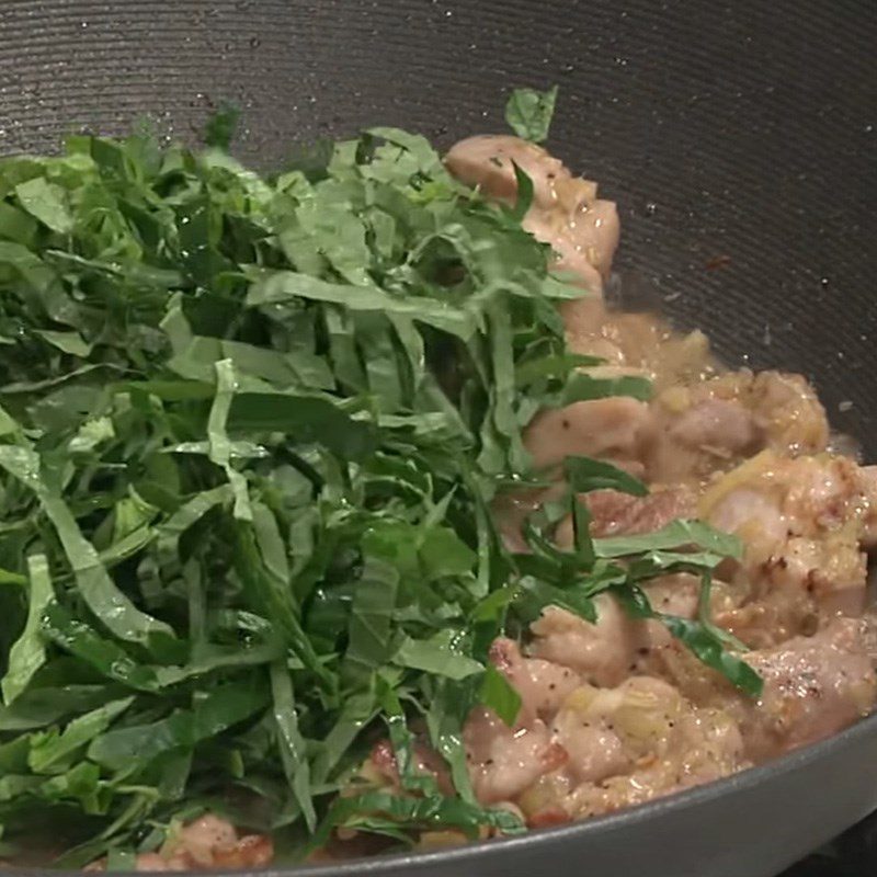 Step 3 Stir-frying the dish Stir-fried chicken with wild betel leaves