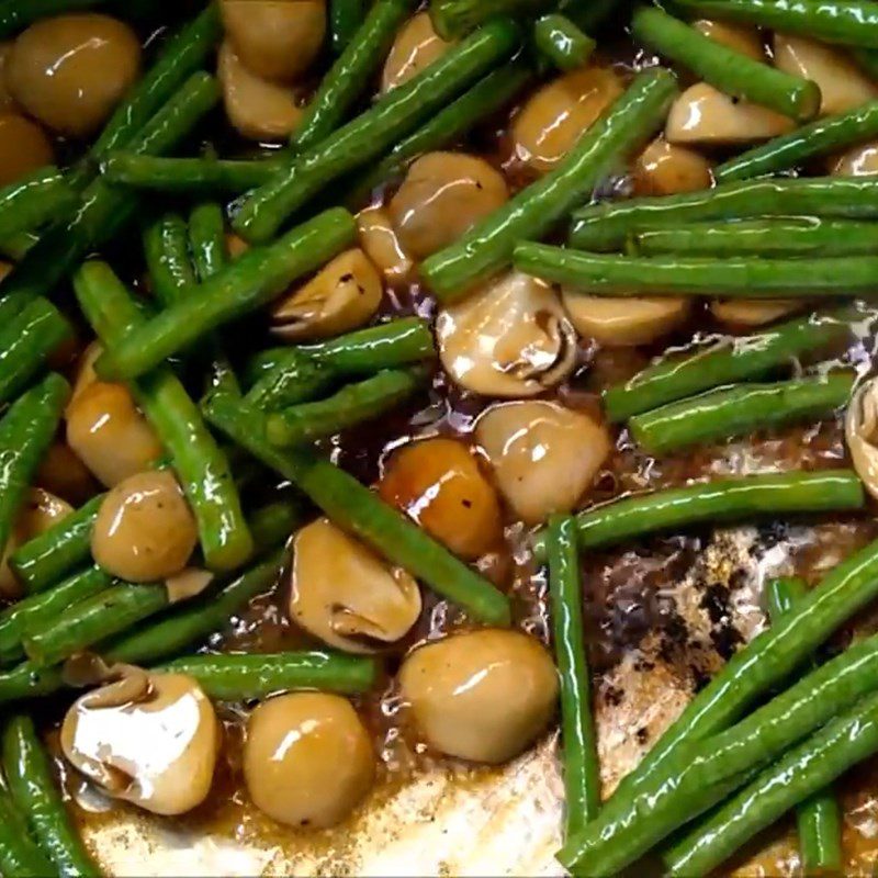 Step 2 Stir-fried mushrooms with green beans Stir-fried straw mushrooms with green beans