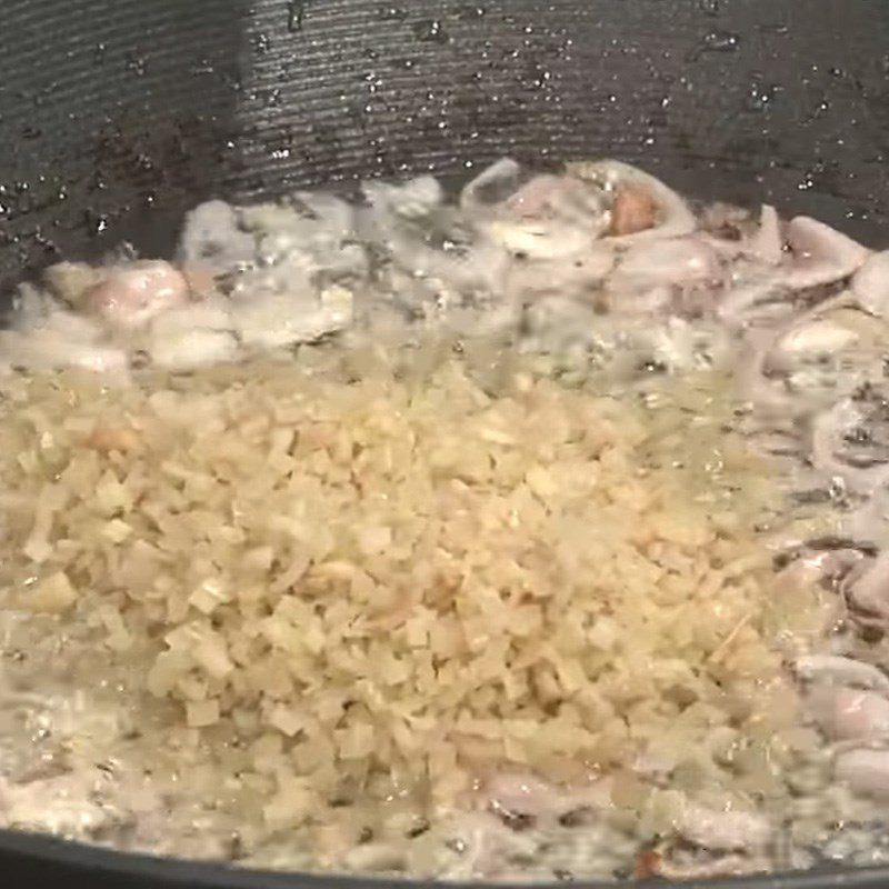Step 3 Stir-frying the dish Stir-fried chicken with wild betel leaves