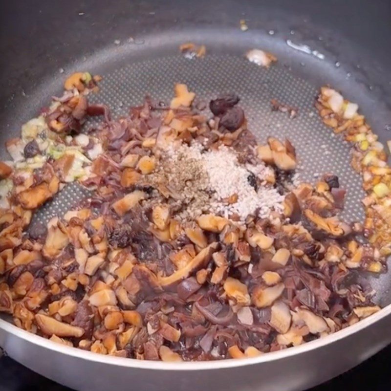 Step 3 Sautéed mushrooms Vegetarian sticky rice (Recipe shared by Tiktok Vegetarian Kitchen XANH)