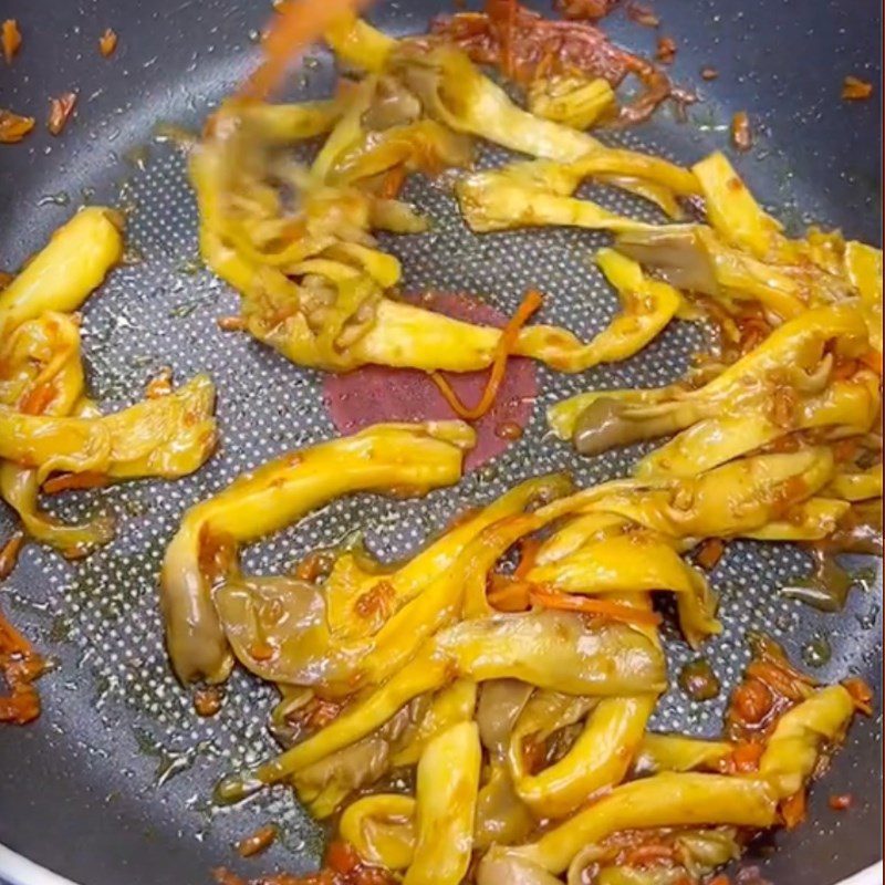 Step 2 Sauté the mushrooms for Vegan Turmeric Noodles (Recipe shared by Tiktok Vegan Kitchen XANH)