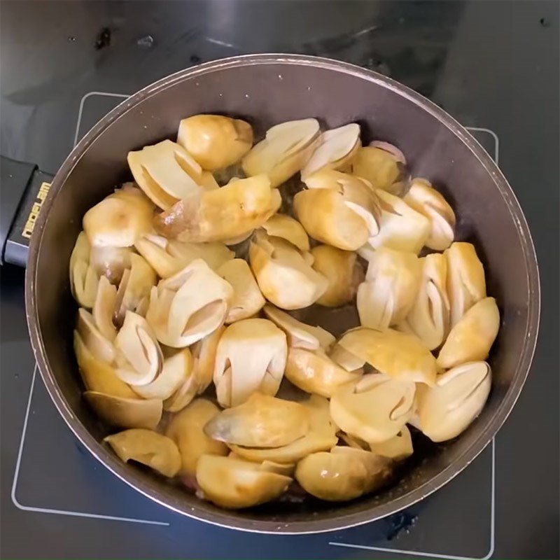 Step 6 Stir-frying mushrooms for Chao Tieu