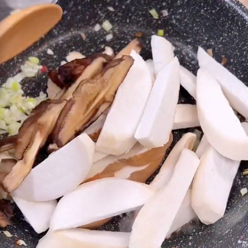 Step 3 Sautéing mushrooms Banana flower salad mixed with chicken thigh mushrooms