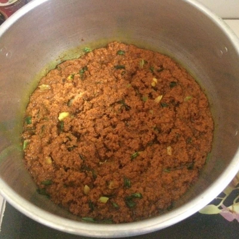 Step 2 Sauté turmeric Vegetarian stir-fried noodles