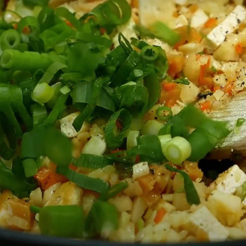 Step 5 Sauté the filling Southern-style vegetarian rice cake