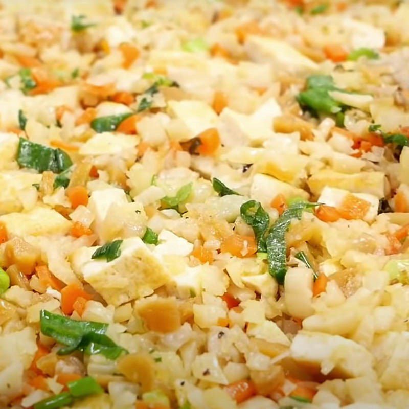 Step 5 Sauté the filling Southern-style vegetarian rice cake
