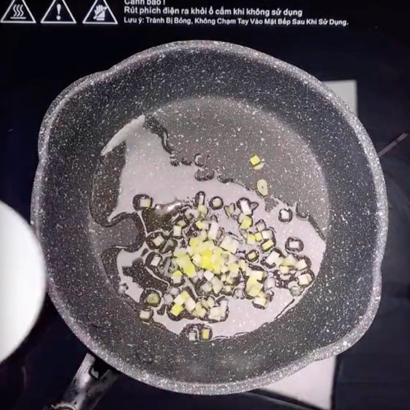 Step 2 Sauté the filling for steamed tofu with mushrooms (Recipe shared by Tiktok Green Vegetarian Kitchen)