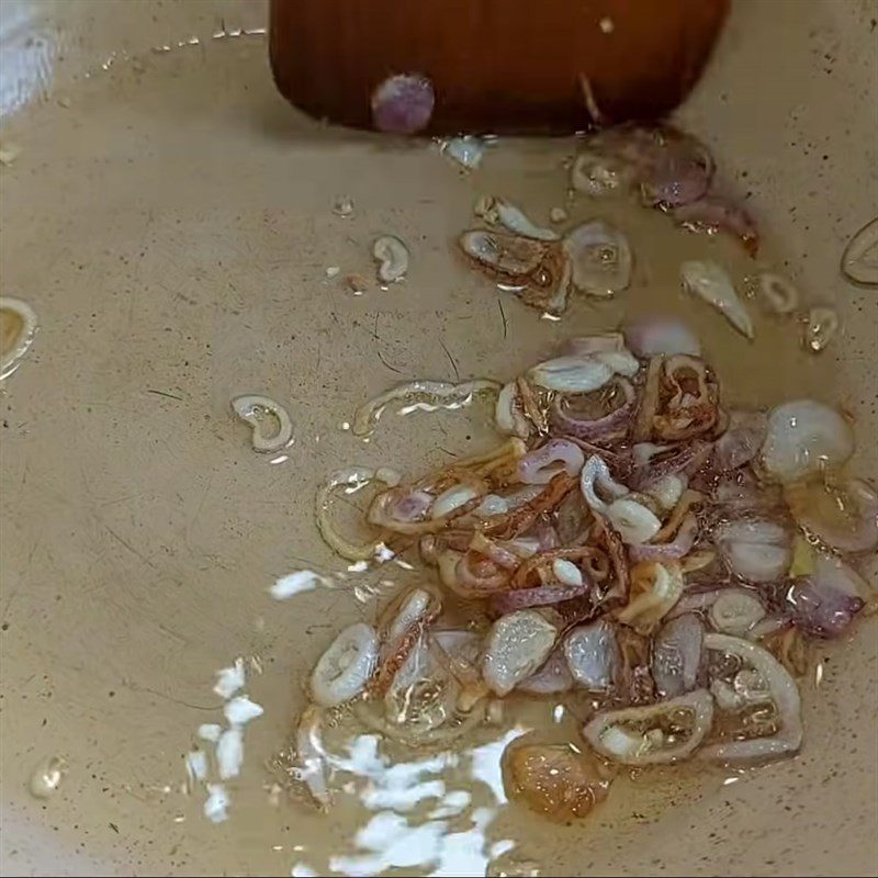 Step 2 Stir-fry the filling for Steamed Rice Paper with Vegetables