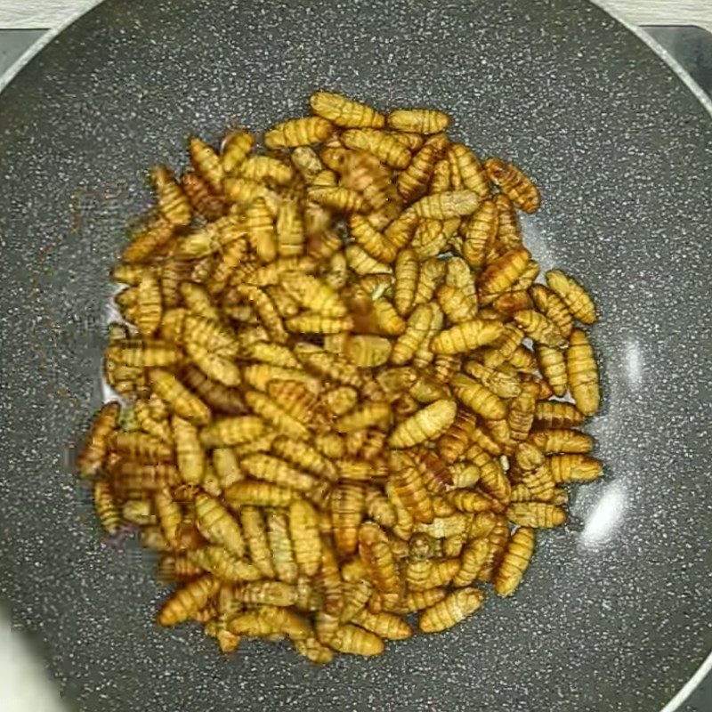 Step 2 Fry Worms Fried Worms with Fish Sauce and Onions