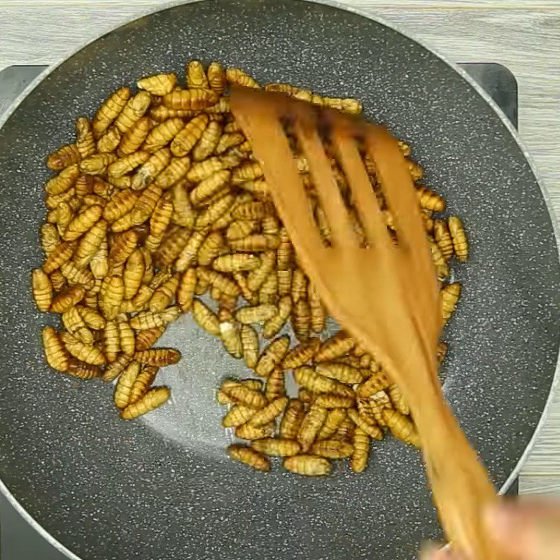 Step 2 Fry Worms Fried Worms with Fish Sauce and Onions