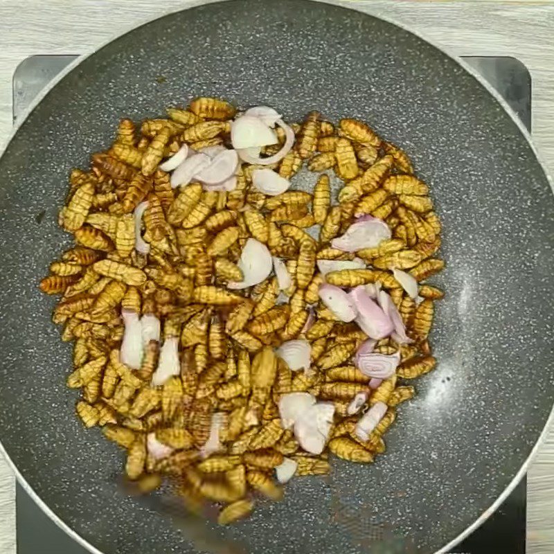 Step 2 Fry Worms Fried Worms with Fish Sauce and Onions