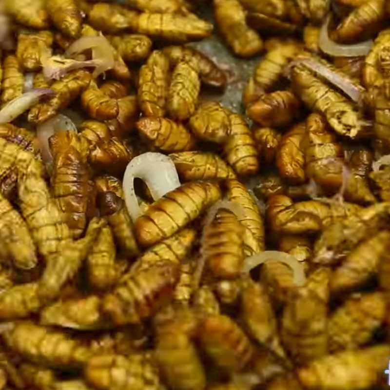 Step 2 Fry Worms Fried Worms with Fish Sauce and Onions