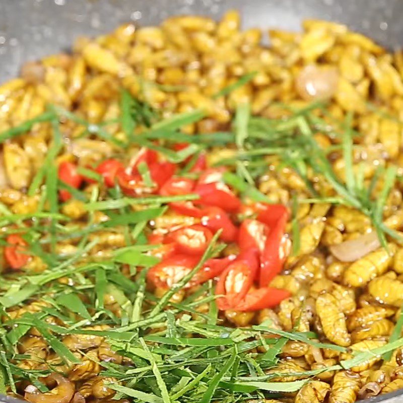 Step 2 Sautéed larvae Sweet and sour sautéed larvae