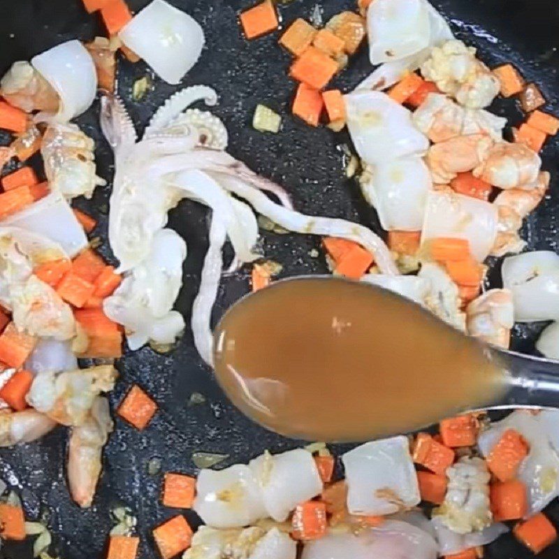 Step 4 Stir-fried noodles Seafood noodles with tamarind sauce