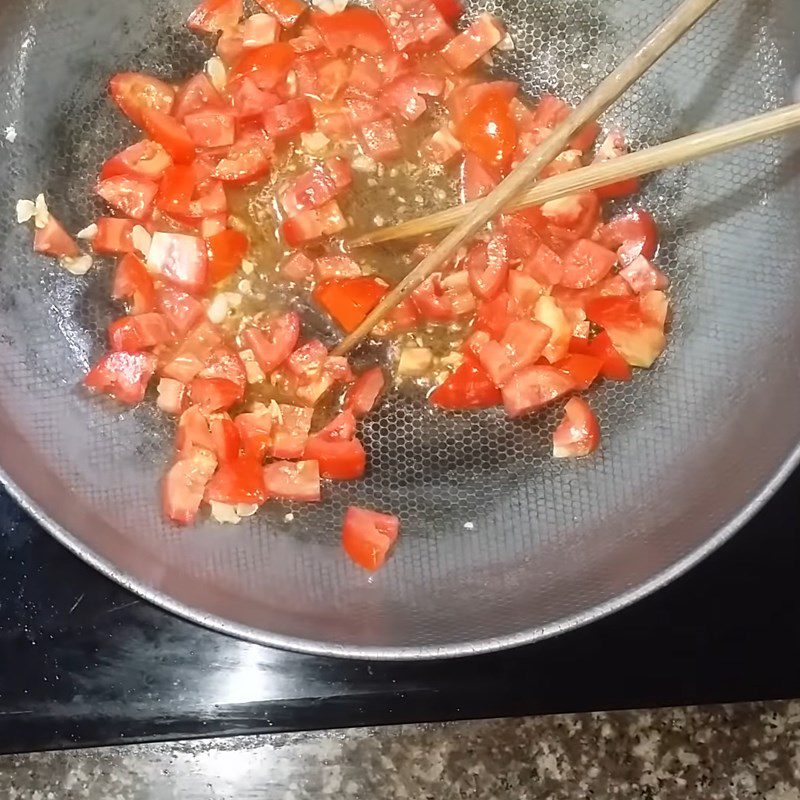 Step 2 Stir-fry the squash with tomatoes for Squash Soup with Tomatoes