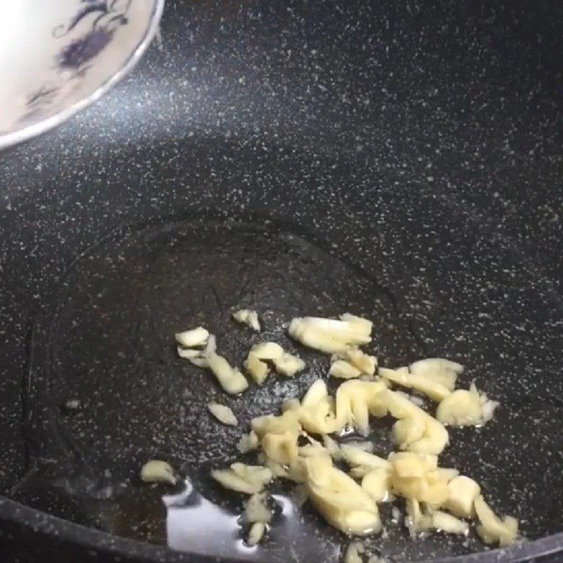 Step 4 Stir-fried scallops Sea cucumber scallop porridge