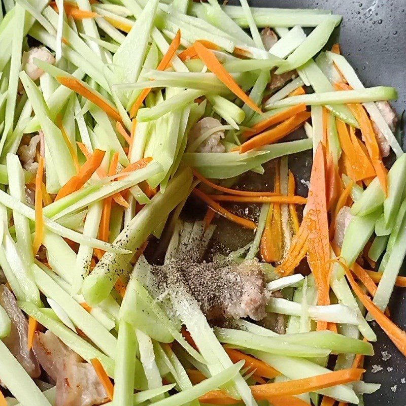 Step 4 Stir-fry chayote Stir-fried chayote with pork belly