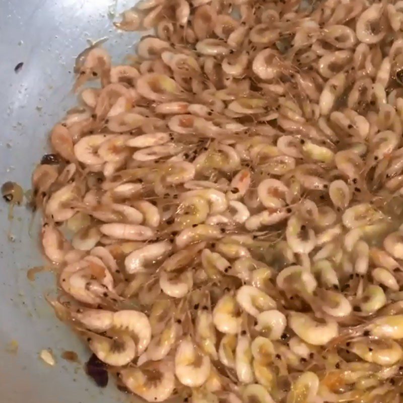 Step 3 Stir-fry shrimp for Papaya Shrimp Salad